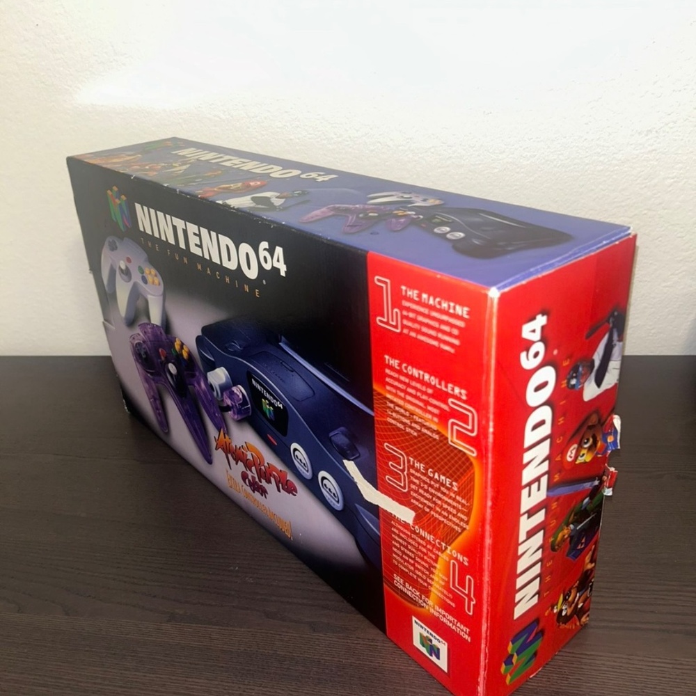 Nintendo 64 with Controllers & Adapter - Picture 4 of 12